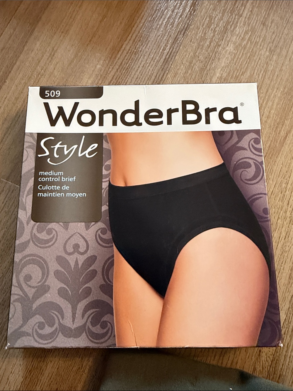NWT WonderBra Black Medium Control Brief style 509 size large